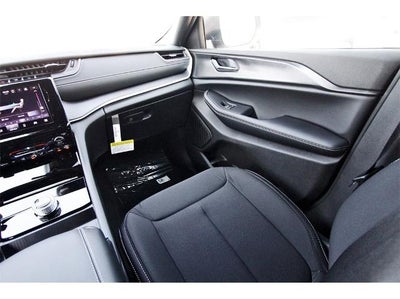 2025 Jeep Grand Cherokee Laredo 4x2