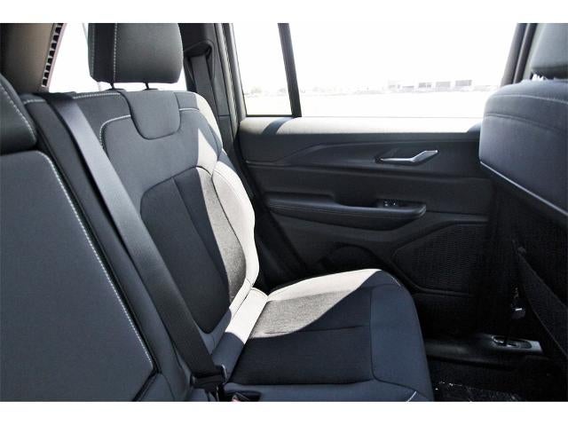 2025 Jeep Grand Cherokee Laredo 4x2