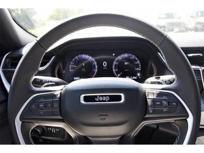 2025 Jeep Grand Cherokee Laredo 4x2