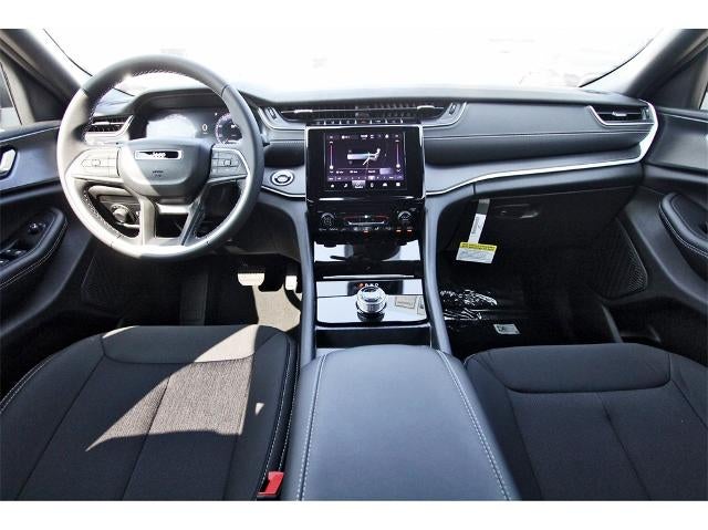 2025 Jeep Grand Cherokee Laredo 4x2