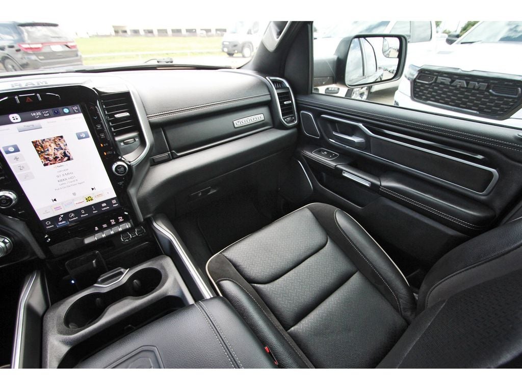2022 RAM 1500 Laramie Crew Cab 4x2 5'7' Box