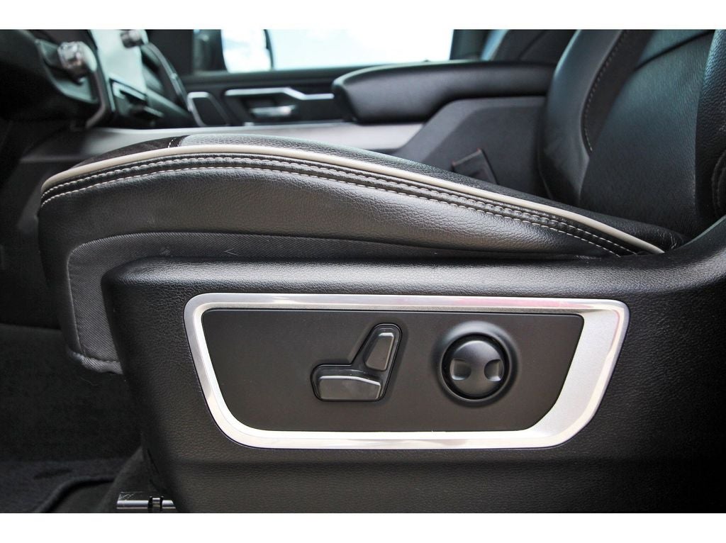 2022 RAM 1500 Laramie Crew Cab 4x2 5'7' Box