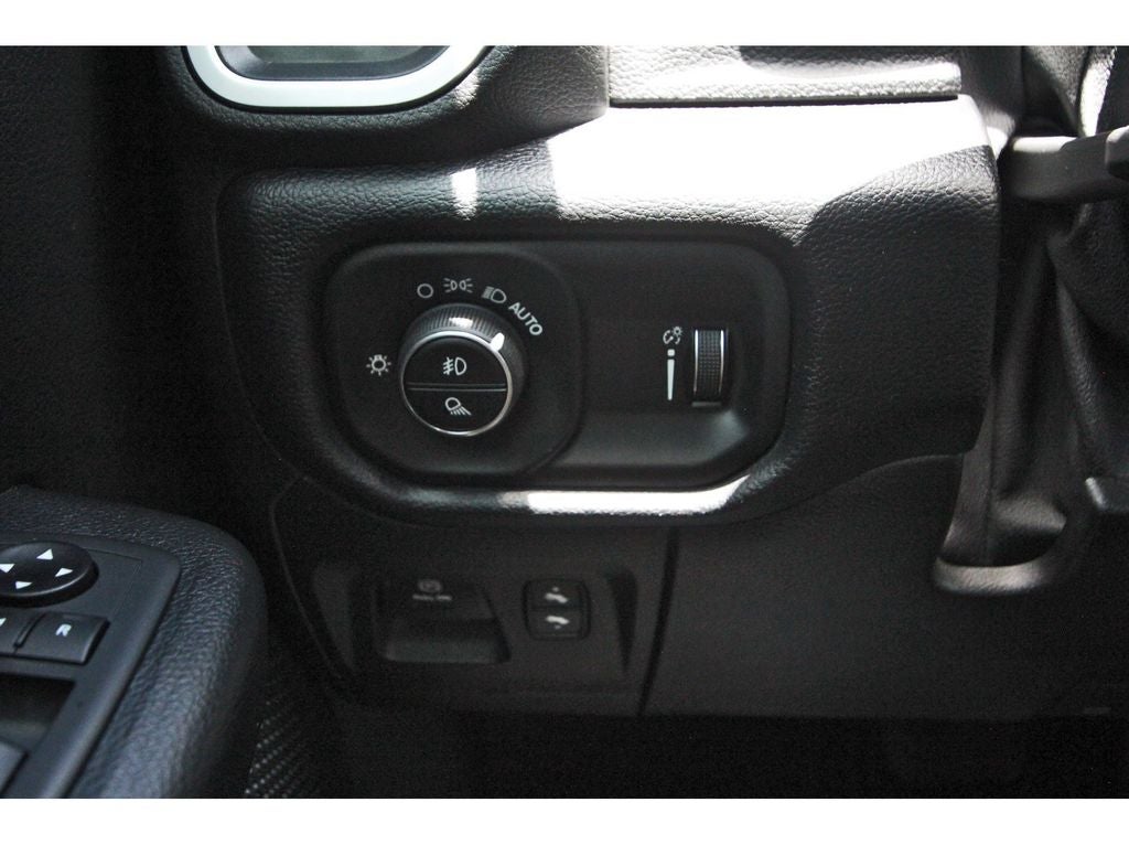2021 RAM 1500 Big Horn Crew Cab 4x4 5'7' Box