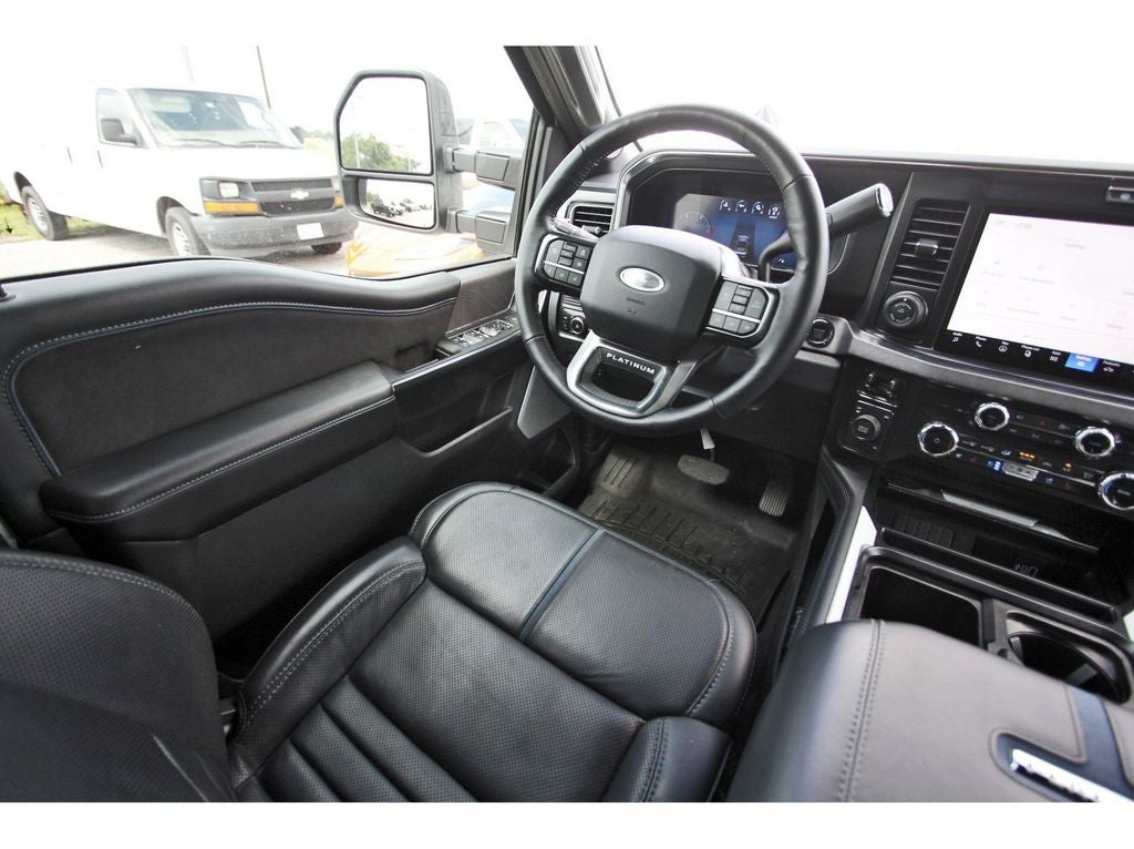 2025 Ford F-350SD Platinum DRW