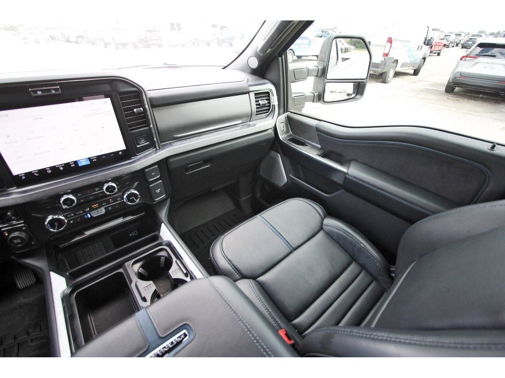 2025 Ford F-350SD Platinum DRW