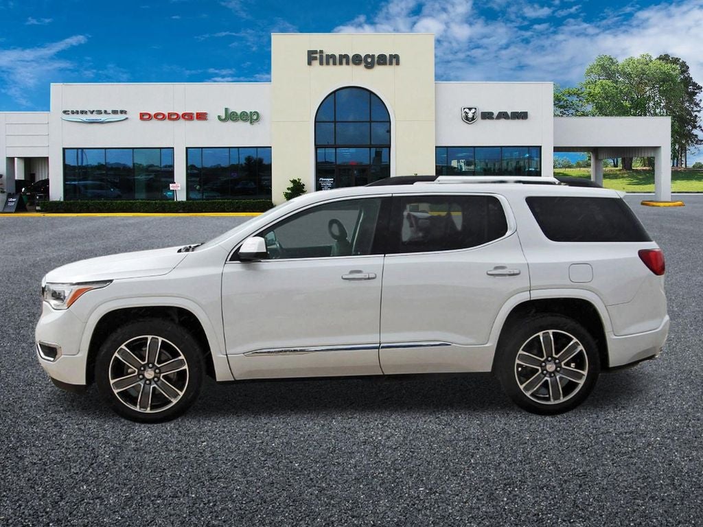 2019 GMC Acadia Denali DUAL MOONROOF - 2ND ROW CAPTIANS CHAIRS