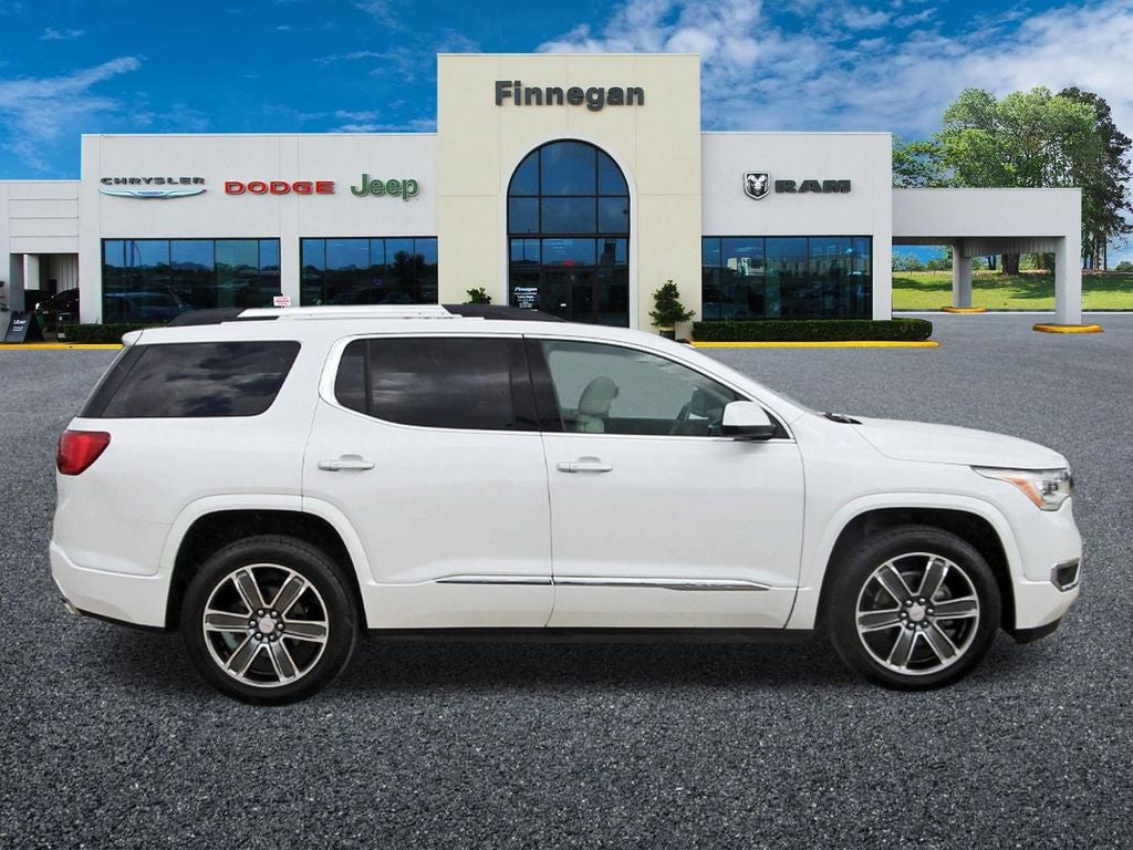2019 GMC Acadia Denali DUAL MOONROOF - 2ND ROW CAPTIANS CHAIRS