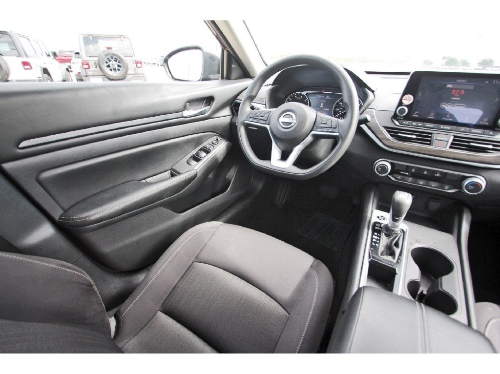 2025 Nissan Altima 2.5 SV Apple Car Play - Android Auto