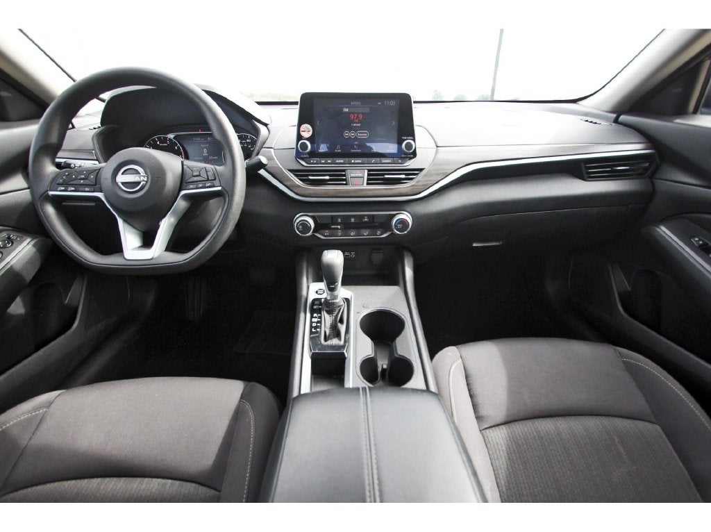2025 Nissan Altima 2.5 SV Apple Car Play - Android Auto