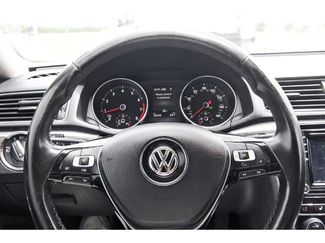 2018 Volkswagen Passat 2.0T SE w/Technology Auto