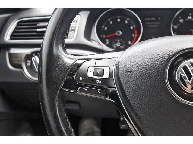 2018 Volkswagen Passat 2.0T SE w/Technology Auto