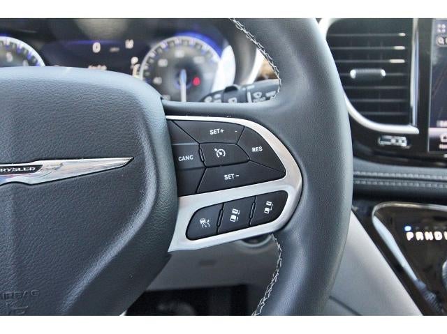 2023 Chrysler Pacifica Limited FWD