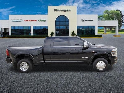 2025 RAM 3500 Limited 4x4 Mega Cab 6'4" Box