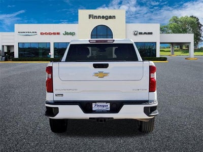 2022 Chevrolet Silverado 1500 Crew Cab Short Box 2-Wheel Drive Custom