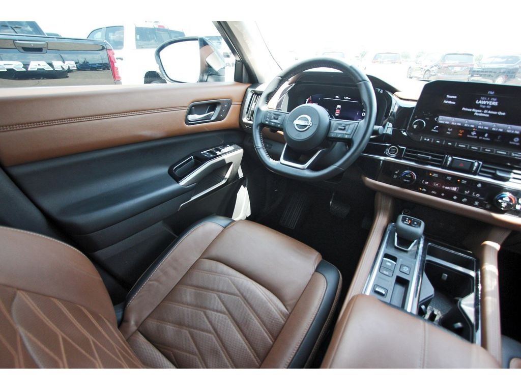 2023 Nissan Pathfinder Platinum FWD