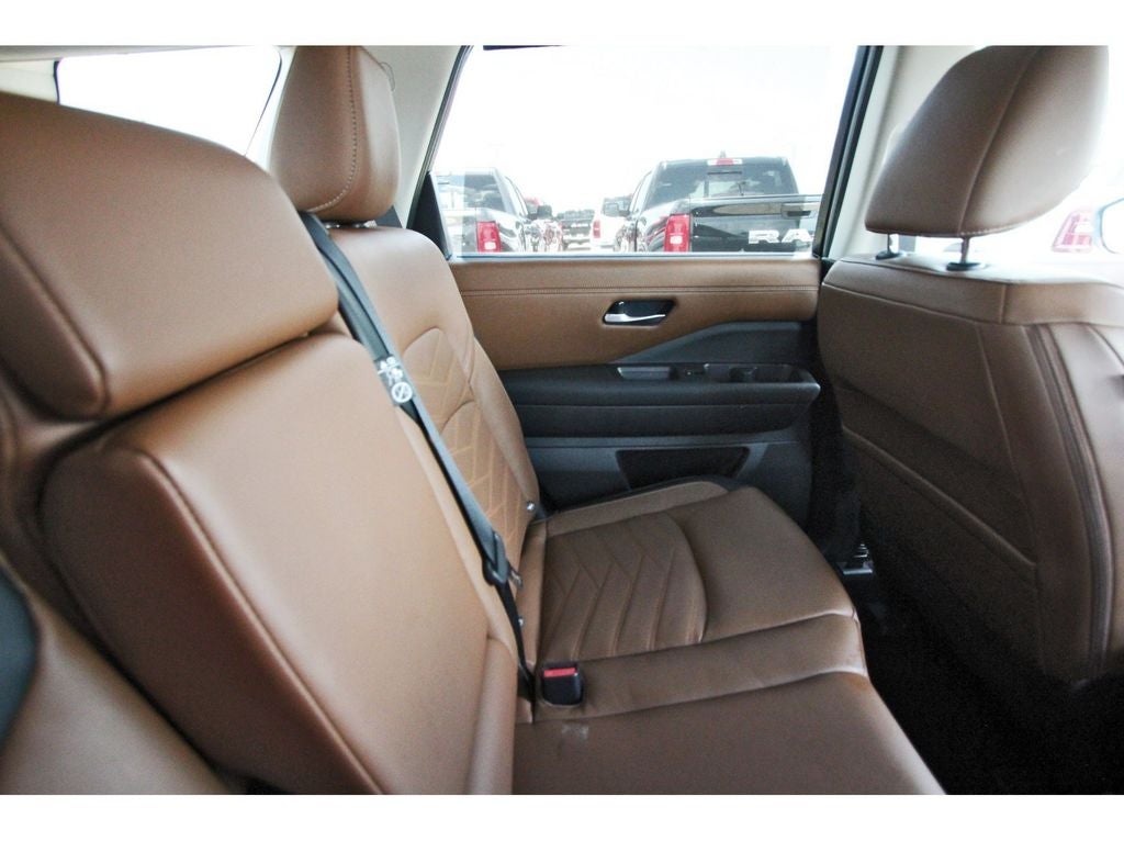 2023 Nissan Pathfinder Platinum FWD
