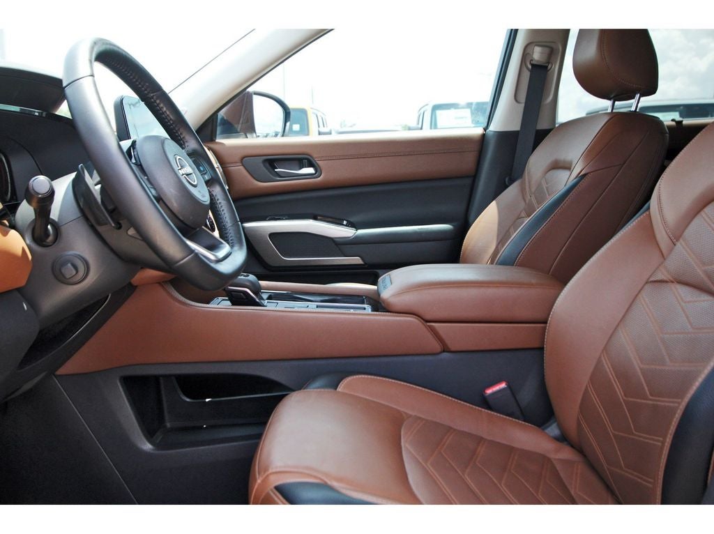 2023 Nissan Pathfinder Platinum FWD