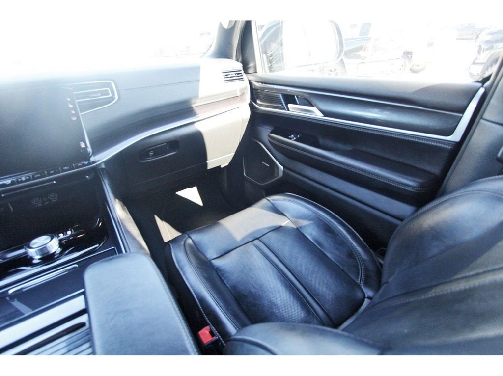 2023 Jeep Wagoneer L BASE