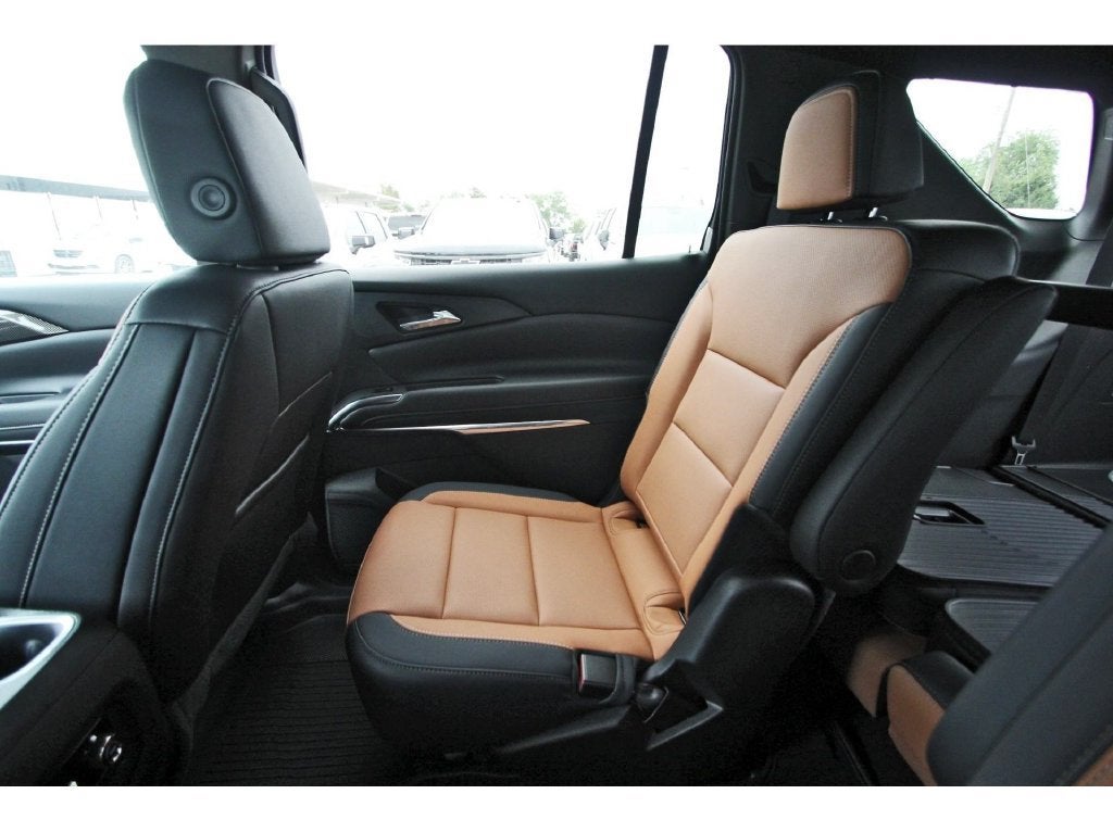 2027 Chevrolet Traverse Z71 - Photo 11