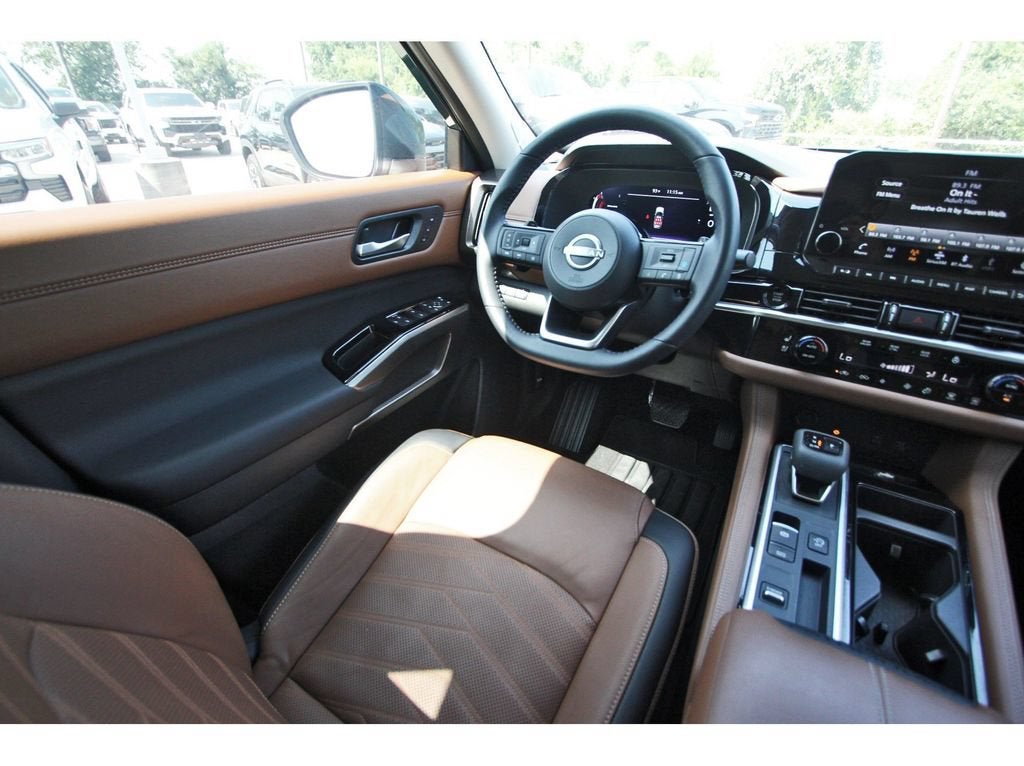 2025 Nissan Pathfinder Platinum